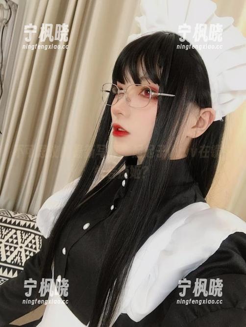 不可思议的最新写真，起起子vvvv在镜中恍若痴姬？
