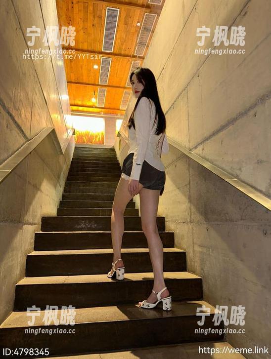 微密圈 - 轩子巨二兔：女友原图，脑子没问题的我还真给图册加了彩蛋！