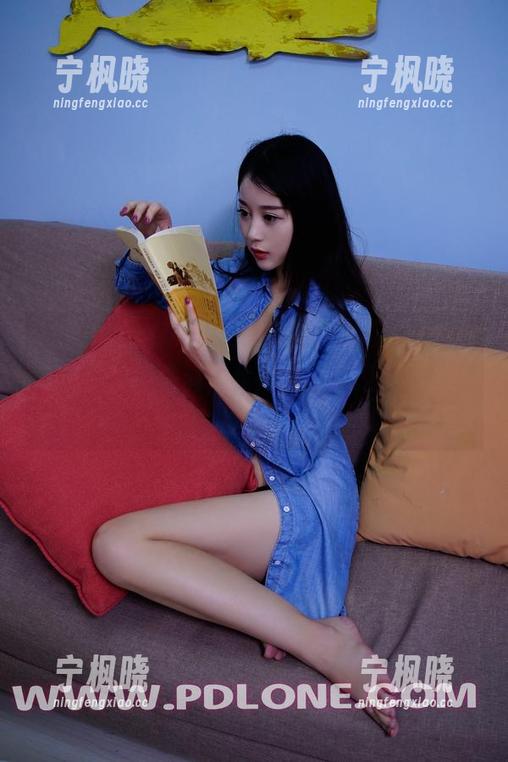 轰趴猫 - 当陈雅漫邂逅纯白，私拍瞬间变成了无尽的涂鸦，我的脑海全是白色的泡泡。