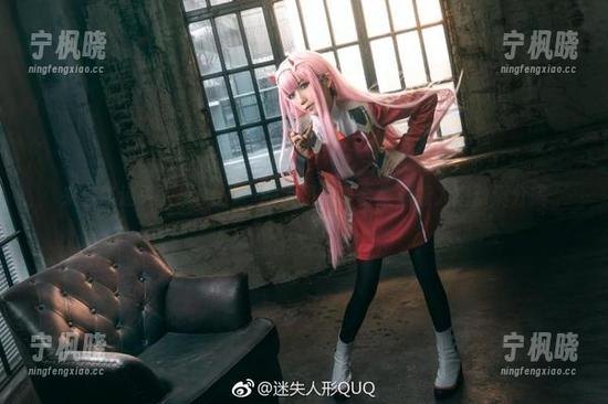 来自“迷失人形QUQ”的大凤写真合集，撩人指数满分哦