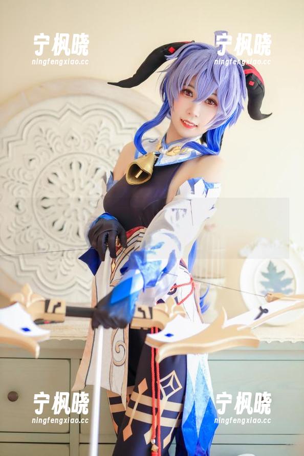 里见年一的婚纱图集，心中想：“要是我有个那么好看的朋友就好了！”