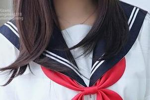 晚春初夏，铭铭kizami穿黑丝，照片里的理想与现实就此交错。