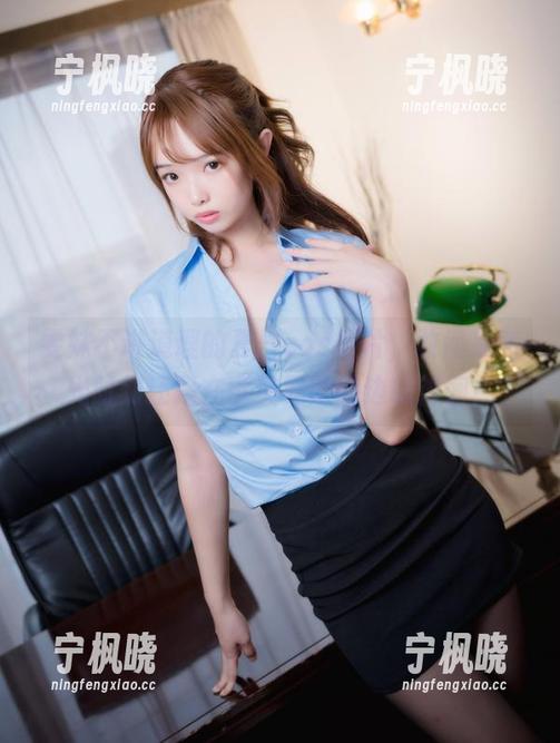雯妹不讲道理 雯妹不讲道理的夏日cos照片,敢问是高光时刻还是在审美界限的边缘徘徊?
