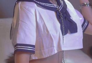 青水百合子出招：黑色写真集，下载时应配上‘惊呆’的表情。