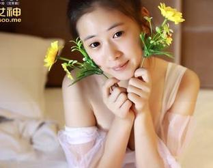青豆客 – 白色一般不会出错，白一晗的写真也试试