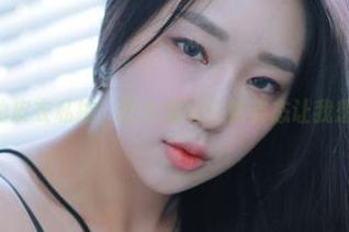 韩国CoCo的皮衣私拍！图片里的轻松姿态让我想到什么呢？