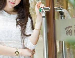 魅妍社 – 找到陈雅漫VICKY夏日私房，脑海里时不时浮现的泳池和冰淇淋联想。